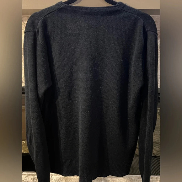 UTY Apparel size Large Vee neckline sweater with button closure, made in US - Picture 8 of 8